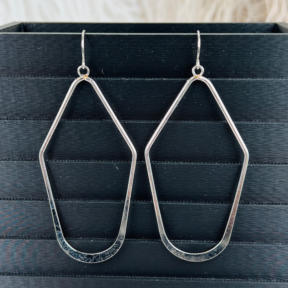 Pretty Simplistic Silvertone Long Costume Pierced… - image 4